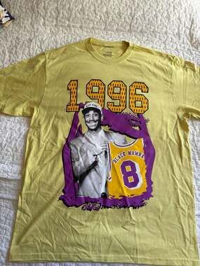 Kobe Bryant 1996 Draft Day Black Mamba Graphic T-Shirt Yellow Size L